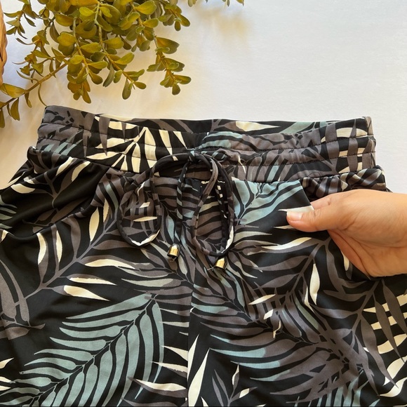 SOLD Sandiva | Casual Palm Leaf Wide Leg Pants - Picture 5 of 10